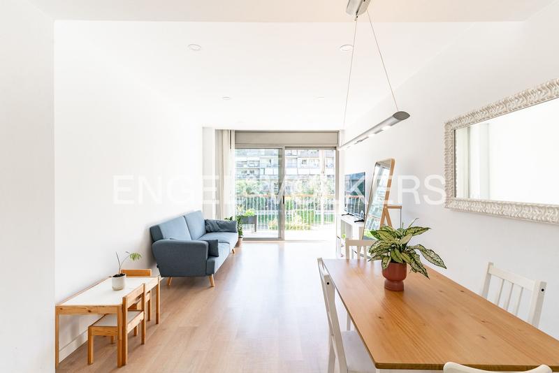 Foto 10812a3e-8c23-45d8-b89b-e4c1afe4de09. Apartament amb calefacció aparcament piscina a Poblenou Barcelona