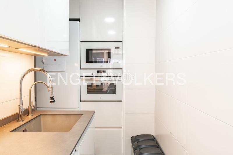 Foto d22f8a14-92b1-4c19-9ac2-477ce242d4a0. Apartament amb calefacció aparcament piscina a Poblenou Barcelona