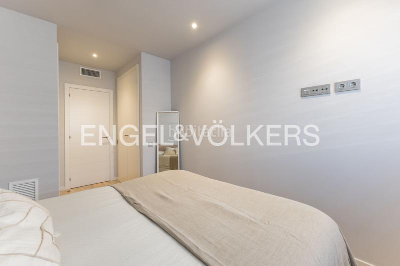 Foto 1a68ada8-3abd-41c4-9727-7eeb14a1374a. Attique avec chauffage parking dans Hostafrancs Barcelona