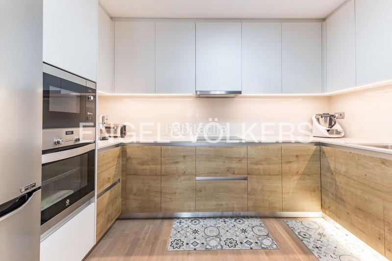 Foto 34b94e6f-9d78-46c9-bee8-25eb90a2b342. Attique avec chauffage parking dans Hostafrancs Barcelona