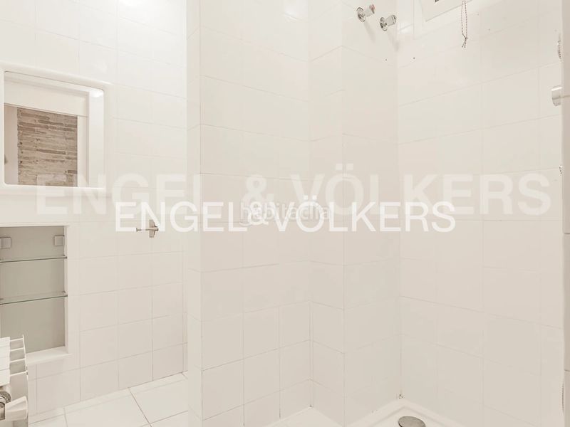 Foto 5a7bd3e1-f30c-4684-962a-2e5d284dfef5. Pis amb calefacció a Raval Barcelona