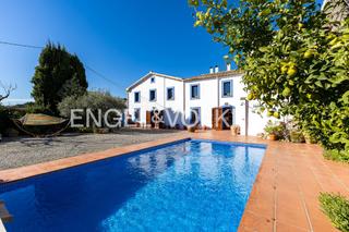 Casa en Torrelles de Foix. Un rincón de paz masía con encanto en torrelles de foix