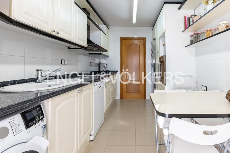 Foto 44f6ac48-a025-4a77-b4c5-a7514353d205. Appartement avec chauffage parking dans Barri del Centre Terrassa