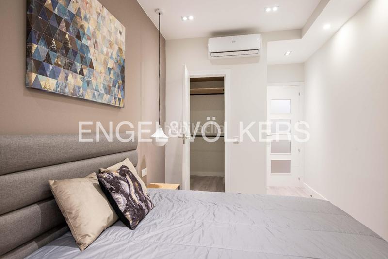 Foto 325c2355-3932-4017-88d3-225f5e29f3ec. Alquiler apartamento fabuloso piso amueblado temporal en gotic en Barcelona