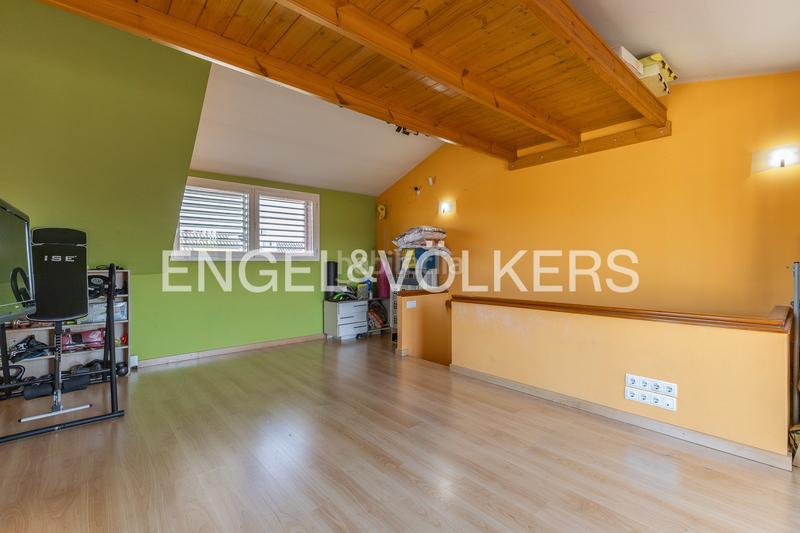 Foto 1a4ca731-a298-421e-840b-196116e02b81. Casa  adosada esquinera con piscina comunitaria en Cerdanyola del Vallès