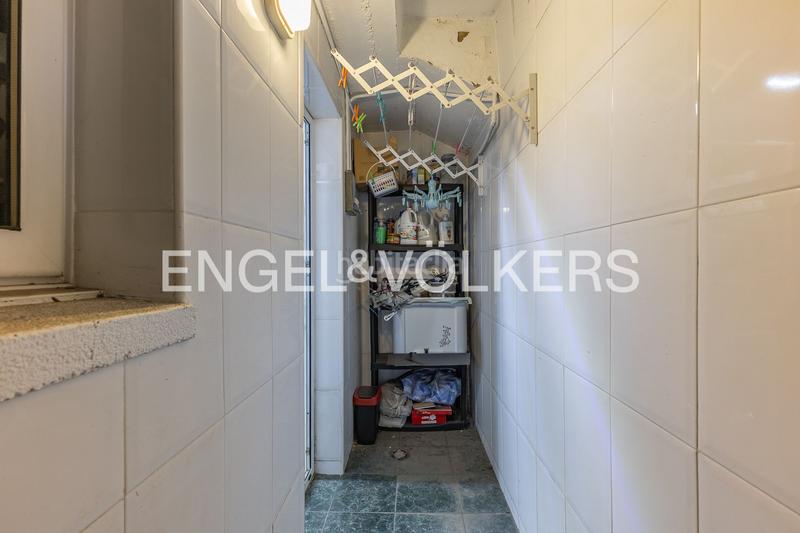 Foto 1e12ccf3-d3cd-40d9-9c95-d4f42a238535. Casa  adosada esquinera con piscina comunitaria en Cerdanyola del Vallès