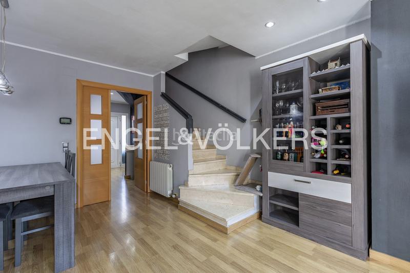 Foto 3a5f91d9-1e05-412b-9663-6c08ff8b7725. Casa  adosada esquinera con piscina comunitaria en Cerdanyola del Vallès