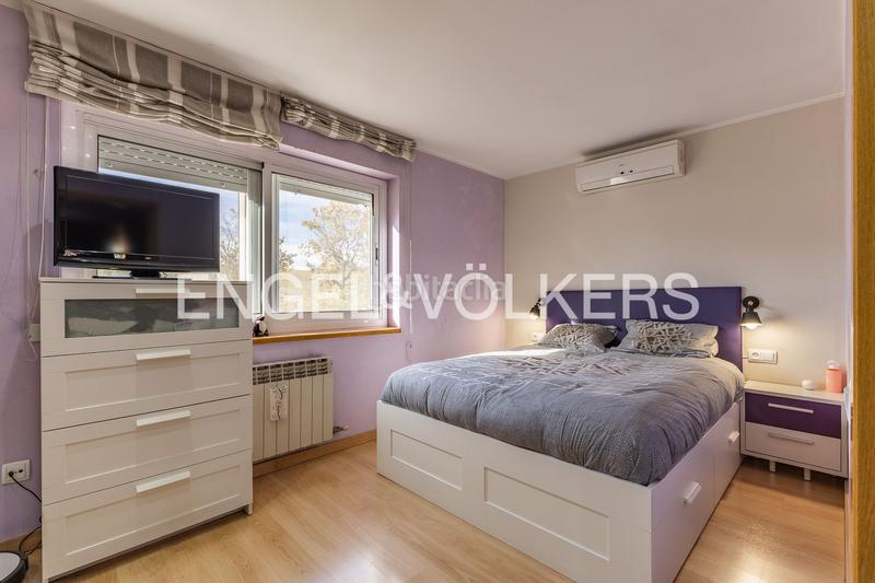 Foto 45673241-a6d6-4ca2-b805-5cfa1a5a92a2. Casa  adosada esquinera con piscina comunitaria en Cerdanyola del Vallès