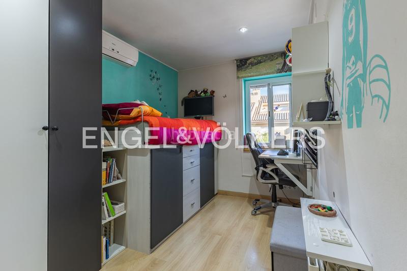 Foto 4a36f833-816d-4e5f-b6dd-f2afa8ef08aa. Casa  adosada esquinera con piscina comunitaria en Cerdanyola del Vallès