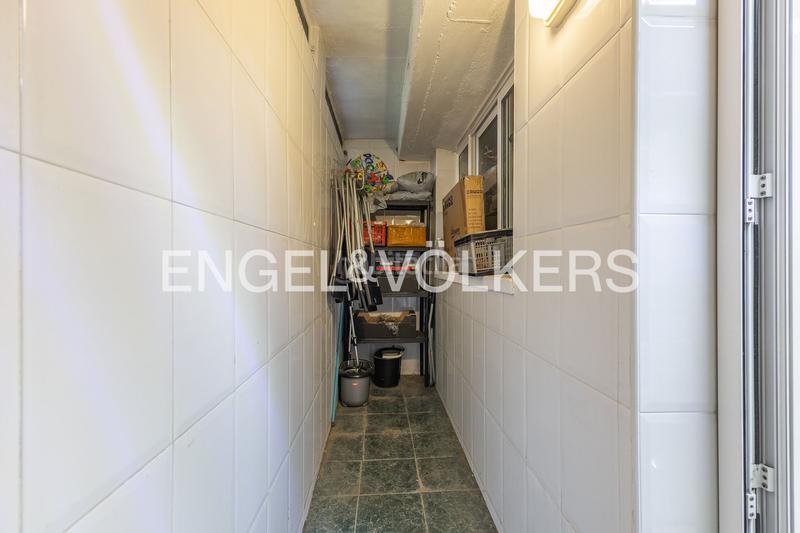 Foto 5b647afa-7dc4-42c7-bf23-71db7885c5da. Casa  adosada esquinera con piscina comunitaria en Cerdanyola del Vallès