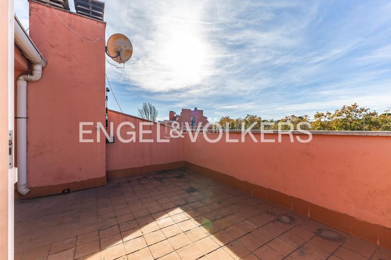 Foto 774d0e2c-db8b-4fac-9a1f-bc6303c4fc7e. Casa  adosada esquinera con piscina comunitaria en Cerdanyola del Vallès