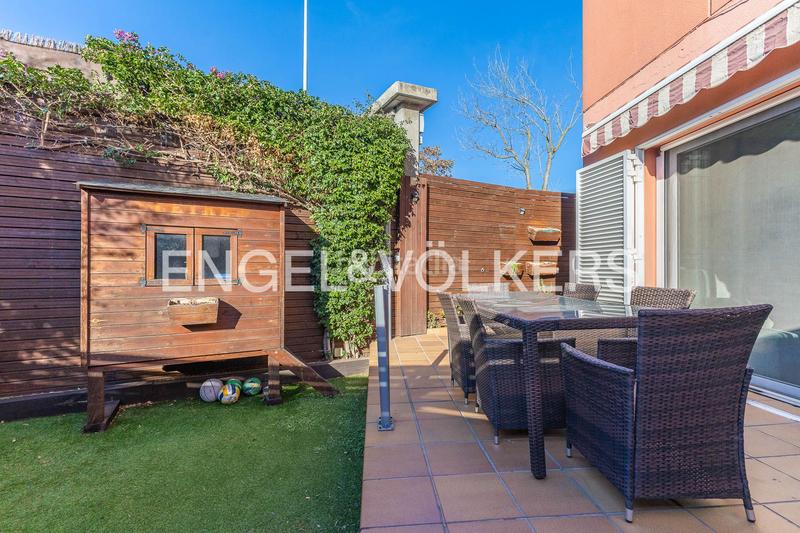 Foto 7e47521a-f06d-4783-9365-23dfa204e483. Casa  adosada esquinera con piscina comunitaria en Cerdanyola del Vallès