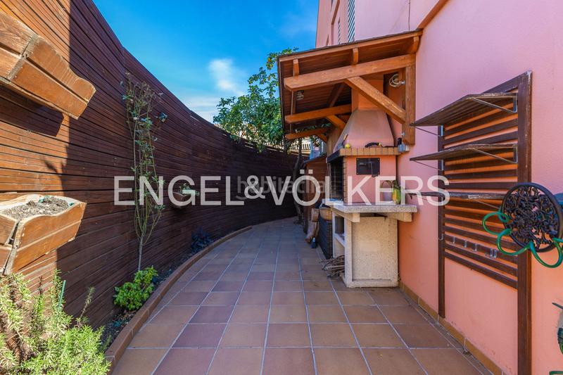 Foto 826aa171-fe58-417f-9edc-7e5119c3d1e9. Casa  adosada esquinera con piscina comunitaria en Cerdanyola del Vallès