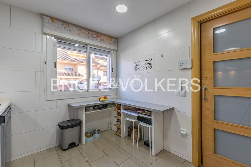 Foto 8411f1e8-6fc0-4817-8f1a-722fd16a1094. Casa  adosada esquinera con piscina comunitaria en Cerdanyola del Vallès