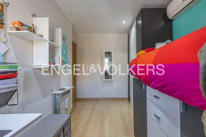 Foto a4e48d1b-cc47-4b52-872c-54b8baff8947. Casa  adosada esquinera con piscina comunitaria en Cerdanyola del Vallès