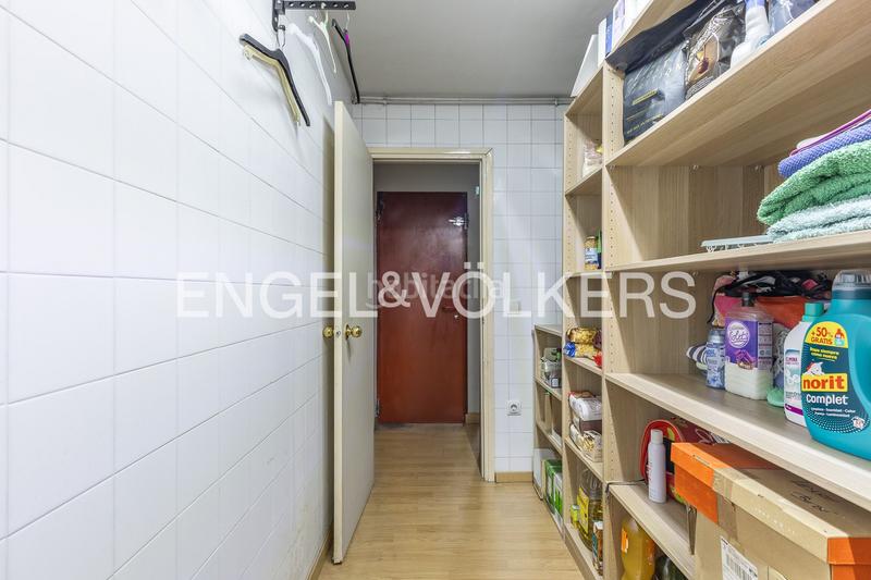 Foto b268c2b0-ad7c-429d-a3ba-594ddf69bed3. Casa  adosada esquinera con piscina comunitaria en Cerdanyola del Vallès