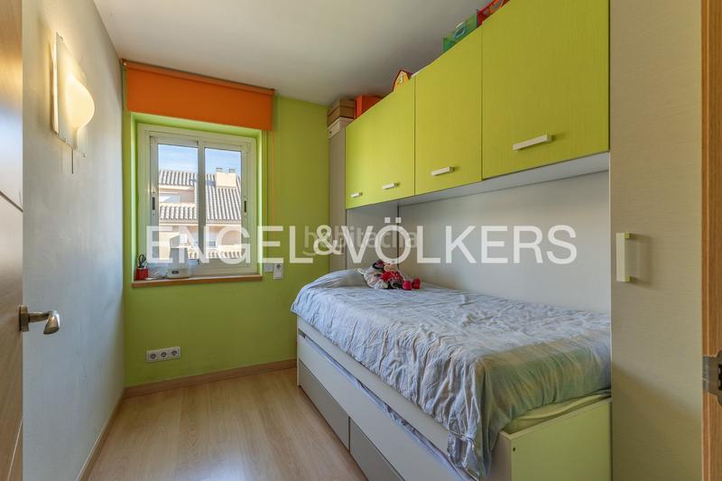 Foto d74cb6f8-5f3e-4fb9-8b23-cc3c73463b6f. Casa  adosada esquinera con piscina comunitaria en Cerdanyola del Vallès