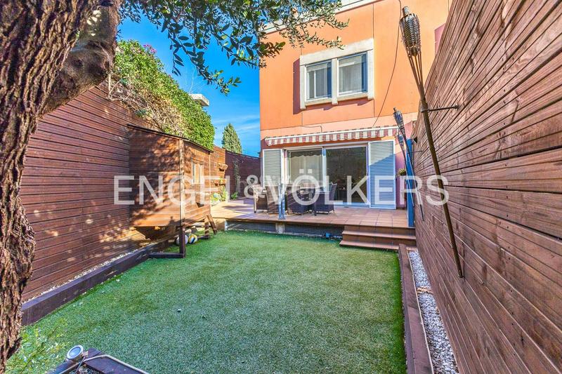 Foto e926f548-84dc-4536-9aa8-0ed3d988696f. Casa  adosada esquinera con piscina comunitaria en Cerdanyola del Vallès