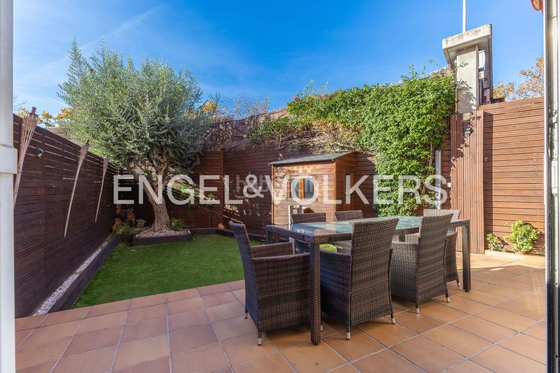 Foto eb24ff79-3adb-4c64-8ebd-4269c9c63fa3. Casa  adosada esquinera con piscina comunitaria en Cerdanyola del Vallès