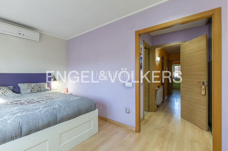 Foto fc73614e-07c0-4d38-9707-cae3a2c5ceab. Casa  adosada esquinera con piscina comunitaria en Cerdanyola del Vallès