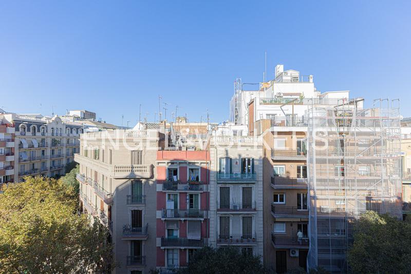 Foto 010ba92d-6e89-42df-80f1-65a16cd2d7ae. Apartamento piso alto y reformado en calle calabria en Barcelona