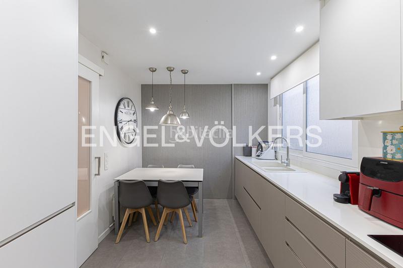 Foto 16702d42-b8ff-4aa6-b394-adead9ccba03. Apartamento piso alto y reformado en calle calabria en Barcelona