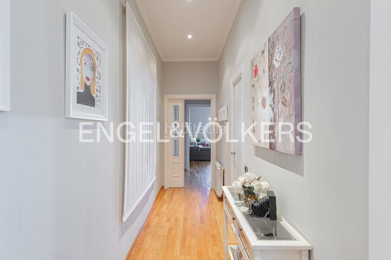 Foto 3326ba48-6fe2-413e-bd4b-ab76a6523086. Apartamento piso alto y reformado en calle calabria en Barcelona