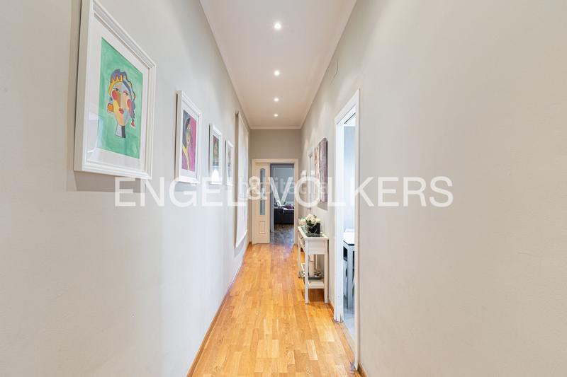 Foto 634376ac-9e8a-4d59-a176-45b15e28eaa4. Apartamento piso alto y reformado en calle calabria en Barcelona