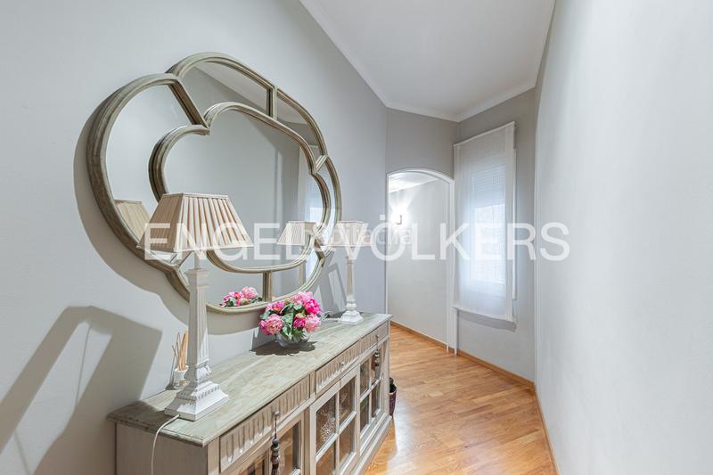 Foto 68cf4d2a-d184-4399-aa0d-81ec724c51f0. Apartamento piso alto y reformado en calle calabria en Barcelona
