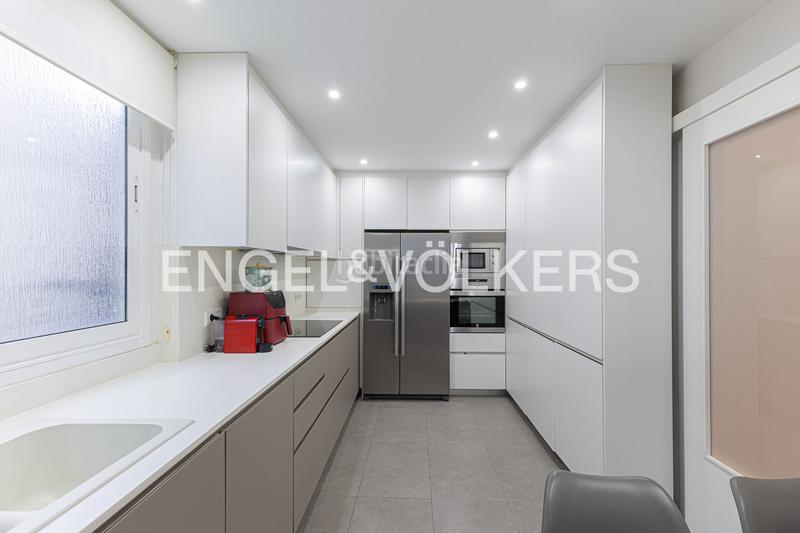 Foto 6d9c66d4-f711-4b64-bee2-81642ffa50f2. Apartamento piso alto y reformado en calle calabria en Barcelona