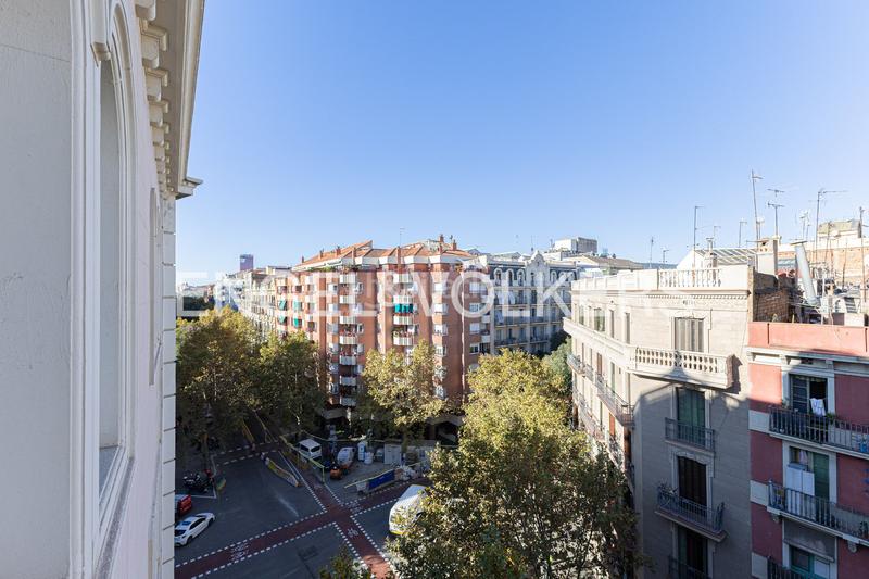 Foto 89d94bd8-a4e3-49a4-bd94-ae8fff765d4e. Apartamento piso alto y reformado en calle calabria en Barcelona