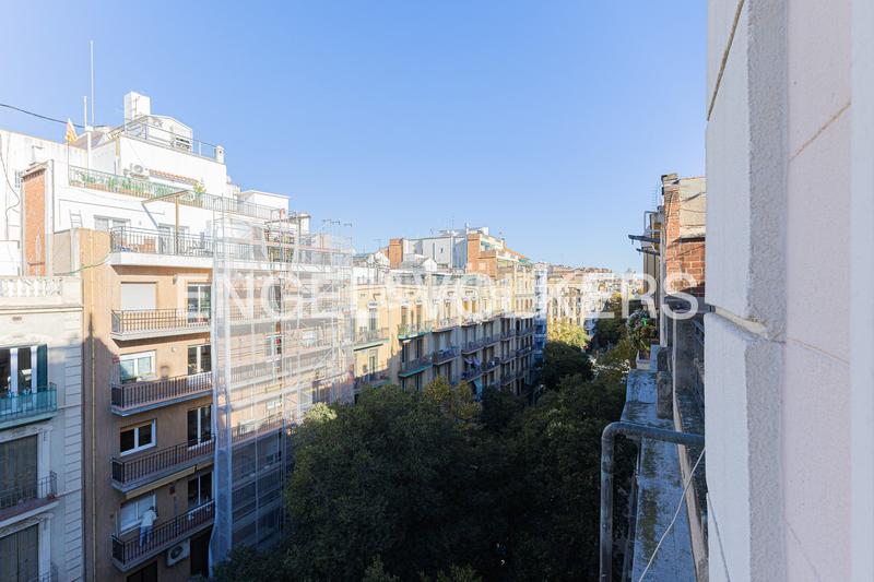 Foto af5e3539-6784-410d-a0c6-9bff625779d2. Apartamento piso alto y reformado en calle calabria en Barcelona