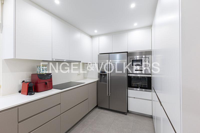 Foto afb07afd-5e7d-4201-8520-c210e2d3f716. Apartamento piso alto y reformado en calle calabria en Barcelona