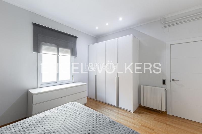 Foto c9bcf734-26e2-423f-9543-99567f89e76c. Apartamento piso alto y reformado en calle calabria en Barcelona