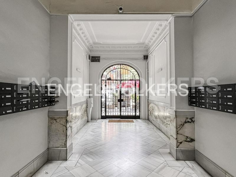 Foto dde61486-ffc3-481e-a984-17f22c2b3ad6. Apartamento piso alto y reformado en calle calabria en Barcelona