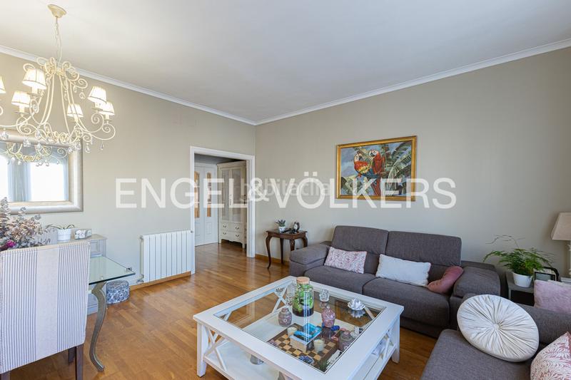 Foto ed455e85-cd3b-4ad9-9ce9-b1dc76859285. Apartamento piso alto y reformado en calle calabria en Barcelona