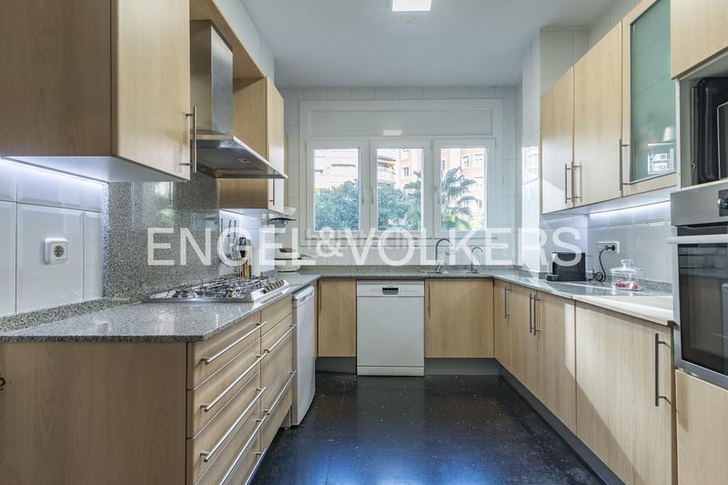 Foto 38b3a138-09be-4e1b-9a98-ffd3fe90d926. Apartamento amplio y luminoso piso en sant gervasi en Barcelona