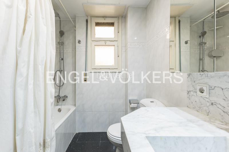 Foto 58bf0814-4918-4f4f-b98d-e66a3e7c8635. Apartamento amplio y luminoso piso en sant gervasi en Barcelona