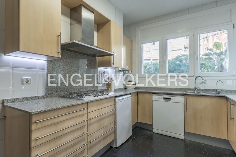 Foto 940df157-7e53-4f27-9498-2b7743899340. Apartamento amplio y luminoso piso en sant gervasi en Barcelona