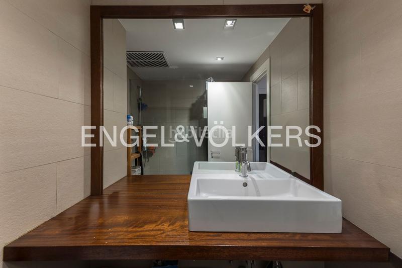 Foto 7b84642c-bcff-44b5-ba5d-4c2e21627f0c. Apartament amb calefacció aparcament a La Nova Esquerra de l´Eixample Barcelona