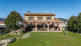 Haus in Caldes de Montbui. Finca de más de 3 hectáreas con dos residencias independientes