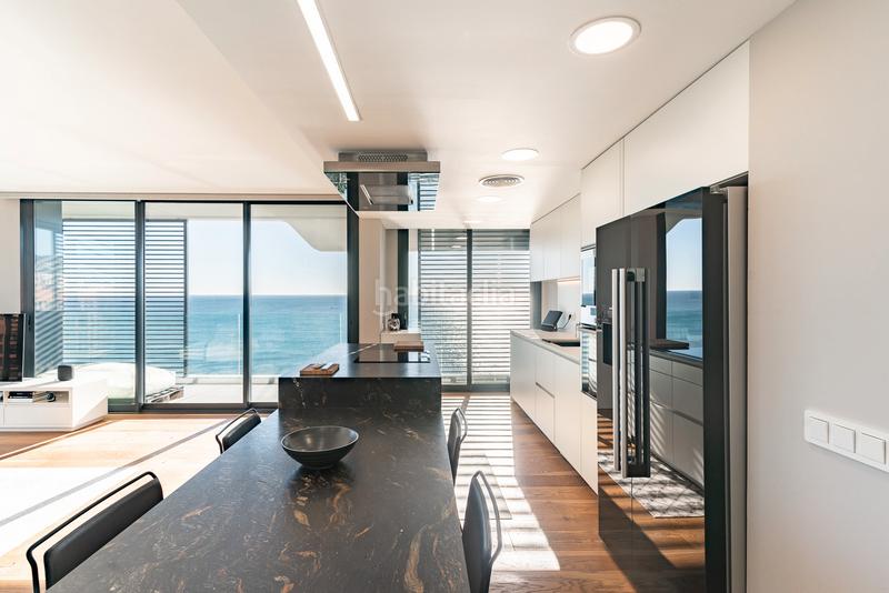 Foto 110dba6d-60a2-42ed-ad51-f776bd56f5c6. Alquiler apartamento exclusivo piso en primera línea de mar en Mataró