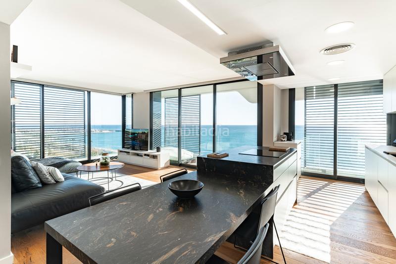 Foto c1a44a44-263f-4fd2-89ad-8bfb7088a8dd. Alquiler apartamento exclusivo piso en primera línea de mar en Mataró