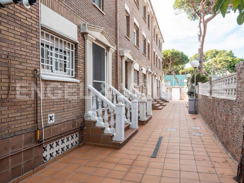 Foto 2dd3c49d-3ee5-4d56-a6f8-081db156aaf8. Alquiler casa  adosada con excelente ubicación en La Pineda en Castelldefels