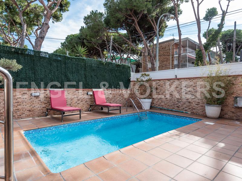 Foto 1731697f-7a42-4e9c-a63b-af32118d93bd. Location maison avec chauffage parking piscine dans Castelldefels