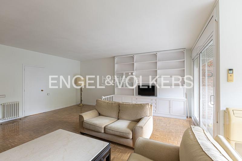 Foto 22aef669-9102-4763-b9d1-6d06e9ce6d3a. Alquiler apartamento amplio y luminoso apartamento cerca de la plaza kennedy en Barcelona