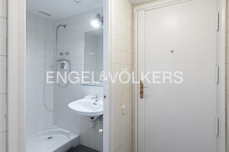 Foto 5b9d9888-ebd0-49c5-a9f5-f4c44df0d047. Alquiler apartamento amplio y luminoso apartamento cerca de la plaza kennedy en Barcelona