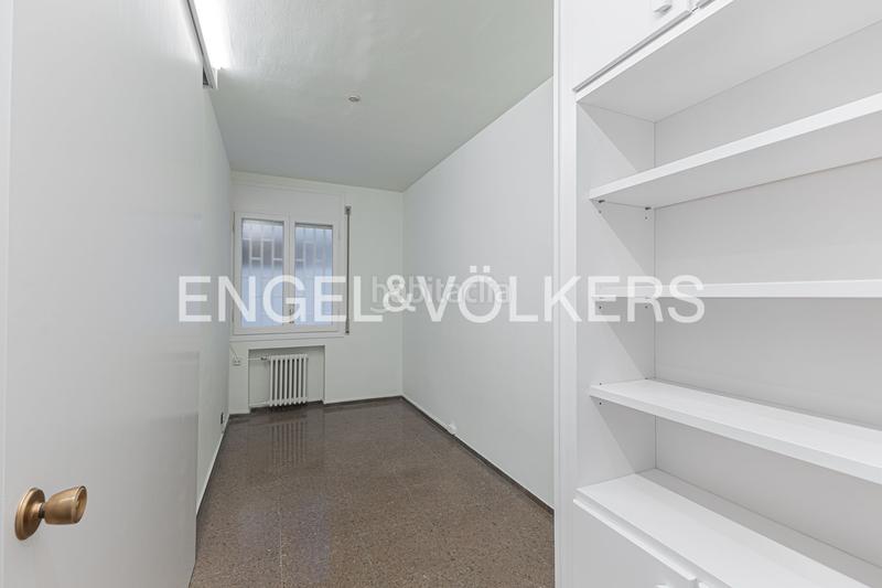 Foto 5e6d372a-6331-47db-b7ce-e0fc191e60bd. Alquiler apartamento amplio y luminoso apartamento cerca de la plaza kennedy en Barcelona
