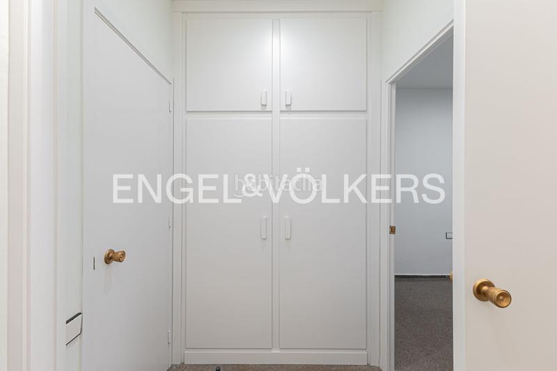 Foto 992321fb-4bfd-4a94-8861-92123e9846a4. Alquiler apartamento amplio y luminoso apartamento cerca de la plaza kennedy en Barcelona