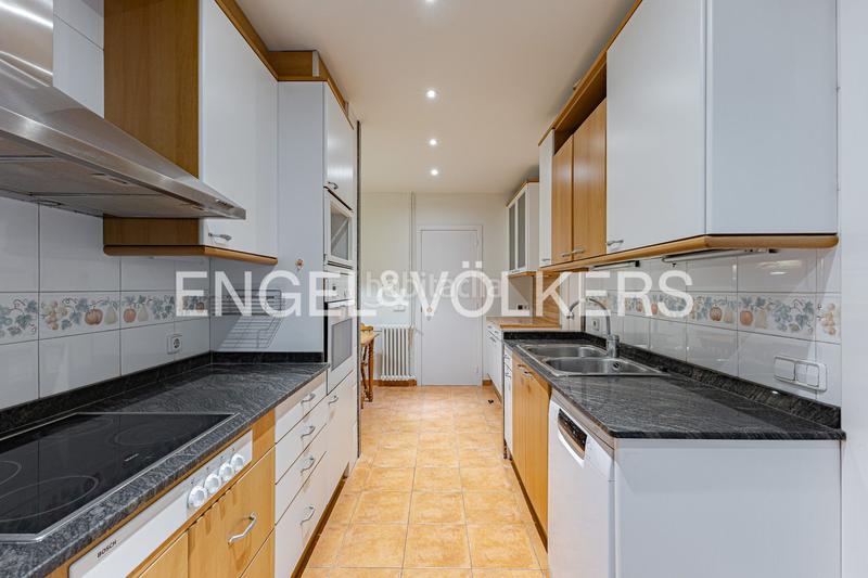 Foto ac7dab2b-3875-40e1-8482-409570b50392. Alquiler apartamento amplio y luminoso apartamento cerca de la plaza kennedy en Barcelona